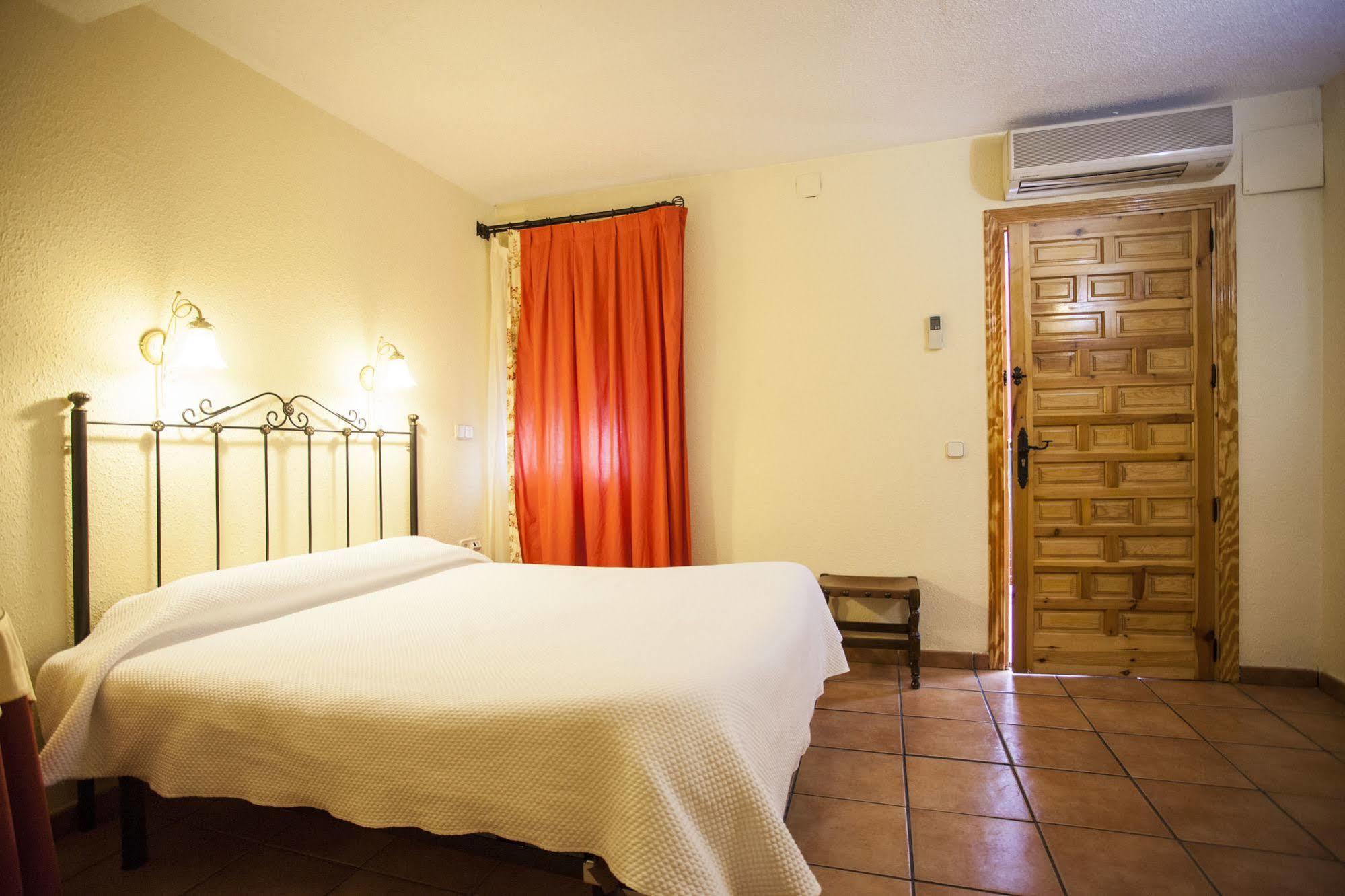 Hostal Castilla Aranjuez Extérieur photo